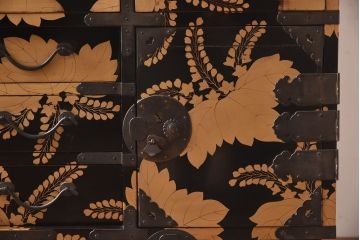 アンティーク家具　和製アンティーク　極上品!　漆塗り金彩蒔絵・桐と梅　手許箪笥(小箪笥、時代箪笥、和タンス、抽斗)