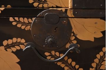 アンティーク家具　和製アンティーク　極上品!　漆塗り金彩蒔絵・桐と梅　手許箪笥(小箪笥、時代箪笥、和タンス、抽斗)