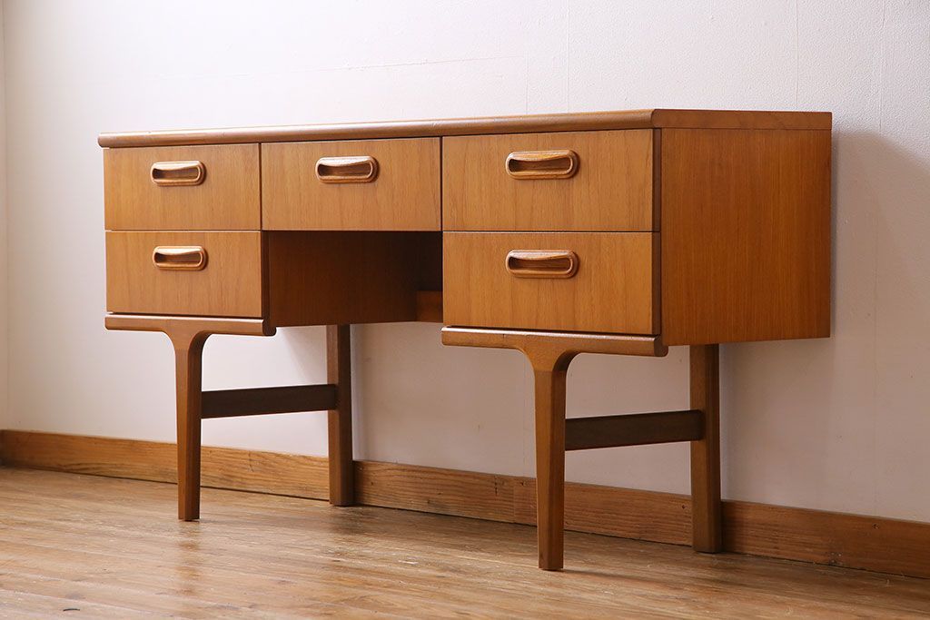 ビンテージ家具　北欧ヴィンテージ　机としても使えるスタイリッシュなサイドチェスト(引き出し、サイドボード)