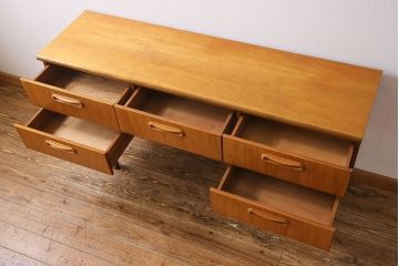 ビンテージ家具　北欧ヴィンテージ　机としても使えるスタイリッシュなサイドチェスト(引き出し、サイドボード)