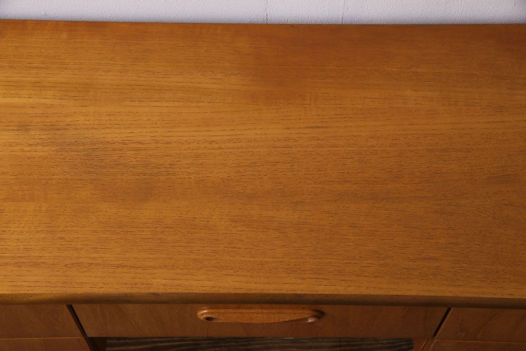 ビンテージ家具　北欧ヴィンテージ　机としても使えるスタイリッシュなサイドチェスト(引き出し、サイドボード)