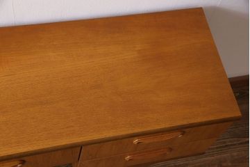 ビンテージ家具　北欧ヴィンテージ　机としても使えるスタイリッシュなサイドチェスト(引き出し、サイドボード)