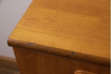 ビンテージ家具　北欧ヴィンテージ　机としても使えるスタイリッシュなサイドチェスト(引き出し、サイドボード)