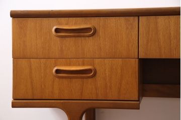 ビンテージ家具　北欧ヴィンテージ　机としても使えるスタイリッシュなサイドチェスト(引き出し、サイドボード)