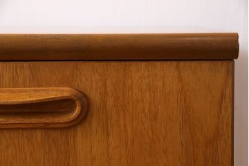 ビンテージ家具　北欧ヴィンテージ　机としても使えるスタイリッシュなサイドチェスト(引き出し、サイドボード)