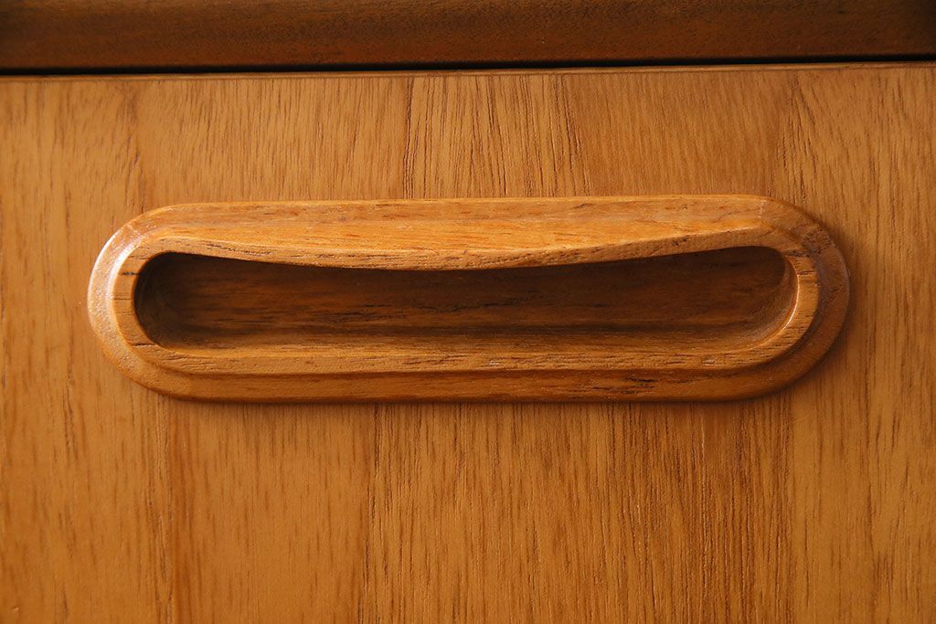 ビンテージ家具　北欧ヴィンテージ　机としても使えるスタイリッシュなサイドチェスト(引き出し、サイドボード)