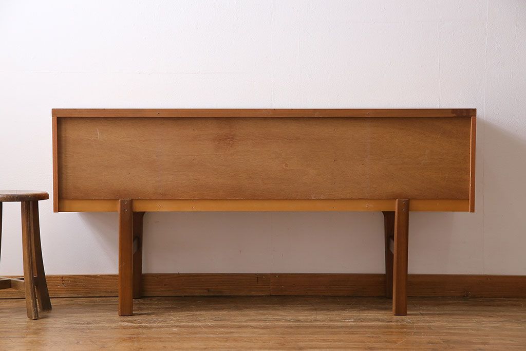 ビンテージ家具　北欧ヴィンテージ　机としても使えるスタイリッシュなサイドチェスト(引き出し、サイドボード)