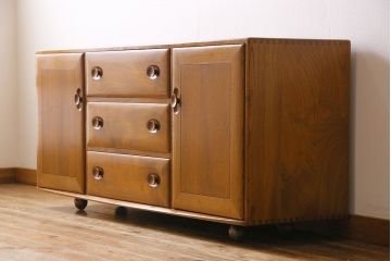 ヴィンテージ家具　イギリスビンテージ　ERCOL(アーコール)　ウィンザーサイドボード(ローチェスト、収納棚、リビングボード)