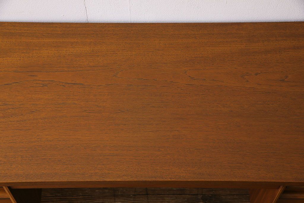 ヴィンテージ家具　ビンテージ　Austinsuite(オースティンスイート)　チーク材　サイドボードにもおすすめの両袖デスク(机、在宅ワーク、在宅用カウンターデスク、サイドチェスト)