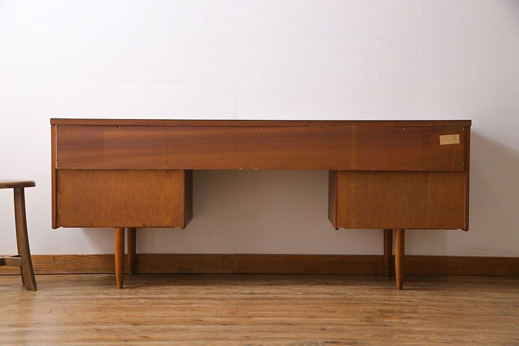 ヴィンテージ家具　ビンテージ　Austinsuite(オースティンスイート)　チーク材　サイドボードにもおすすめの両袖デスク(机、在宅ワーク、在宅用カウンターデスク、サイドチェスト)