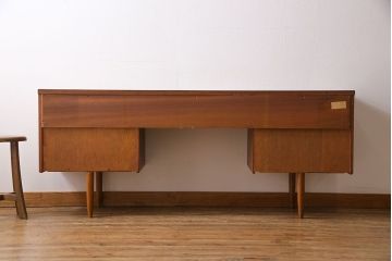 ヴィンテージ家具　ビンテージ　Austinsuite(オースティンスイート)　チーク材　サイドボードにもおすすめの両袖デスク(机、在宅ワーク、在宅用カウンターデスク、サイドチェスト)
