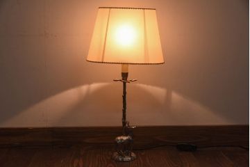 ビンテージ　VAROSA VALENTI(バロッサ バレンティ)　鹿モチーフ　高級感を醸し出すスタンドライト(テーブルランプ、卓上照明)