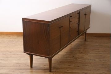 ヴィンテージ家具　イギリスビンテージ　ALFRED COX(アルフレッド・コックス)　球体の取っ手が特徴的なサイドボード(キャビネット)