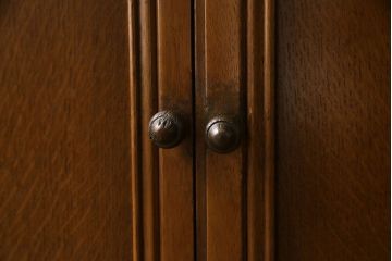ヴィンテージ家具　イギリスビンテージ　木の風合いが味わい深さを放つキャスター付きサイドキャビネット(サイドワゴン、サイドテーブル、飾り棚、花台)