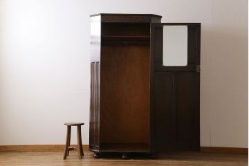 アンティーク家具　イギリスアンティーク　オーク材　六角形のフォルムがお洒落なワードローブ(洋服タンス、収納棚)