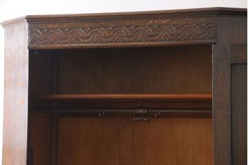 アンティーク家具　イギリスアンティーク　オーク材　六角形のフォルムがお洒落なワードローブ(洋服タンス、収納棚)