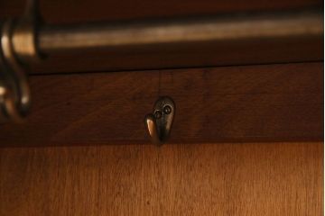 アンティーク家具　イギリスアンティーク　オーク材　六角形のフォルムがお洒落なワードローブ(洋服タンス、収納棚)