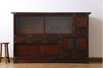 中古　岩谷堂箪笥　特注品!　手打ち金具　繊細な意匠が目を引くサイドボード(収納棚、飾り棚)