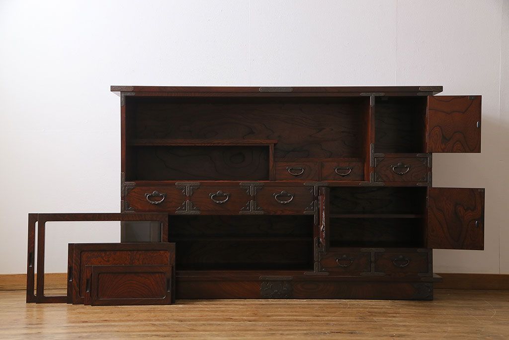中古　岩谷堂箪笥　特注品!　手打ち金具　繊細な意匠が目を引くサイドボード(収納棚、飾り棚)