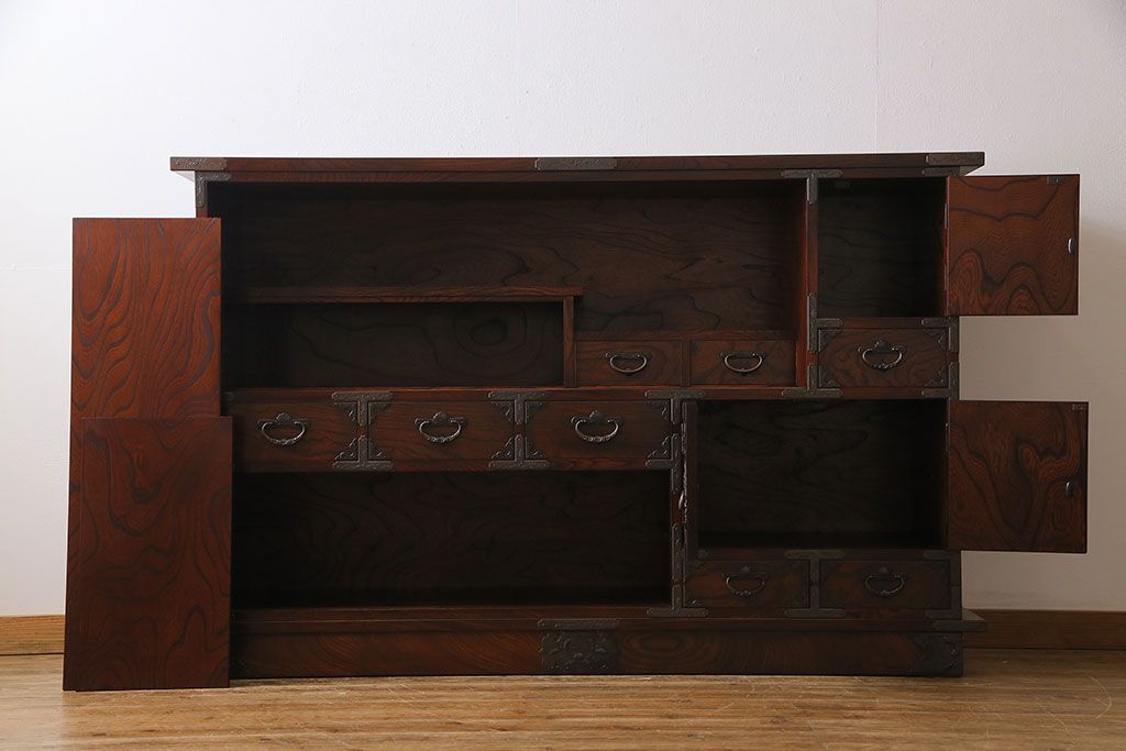 中古　岩谷堂箪笥　特注品!　手打ち金具　繊細な意匠が目を引くサイドボード(収納棚、飾り棚)