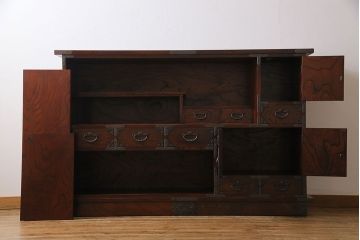 中古　岩谷堂箪笥　特注品!　手打ち金具　繊細な意匠が目を引くサイドボード(収納棚、飾り棚)