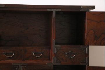 中古　岩谷堂箪笥　特注品!　手打ち金具　繊細な意匠が目を引くサイドボード(収納棚、飾り棚)