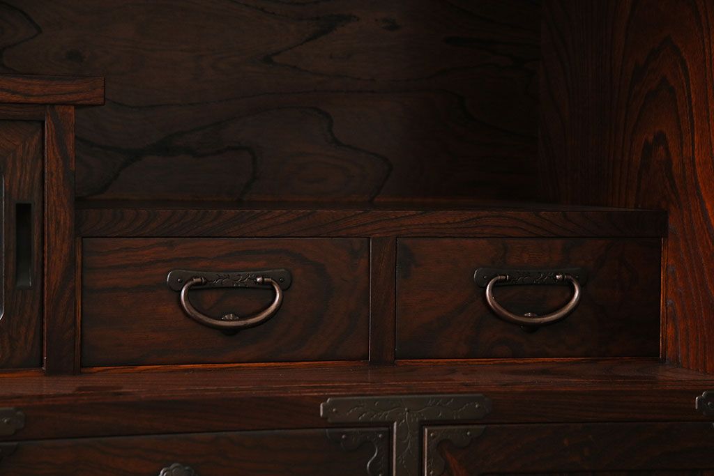 中古　岩谷堂箪笥　特注品!　手打ち金具　繊細な意匠が目を引くサイドボード(収納棚、飾り棚)
