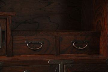 中古　岩谷堂箪笥　特注品!　手打ち金具　繊細な意匠が目を引くサイドボード(収納棚、飾り棚)