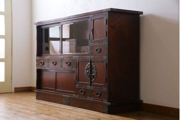 中古　岩谷堂箪笥　特注品!　手打ち金具　繊細な意匠が目を引くサイドボード(収納棚、飾り棚)