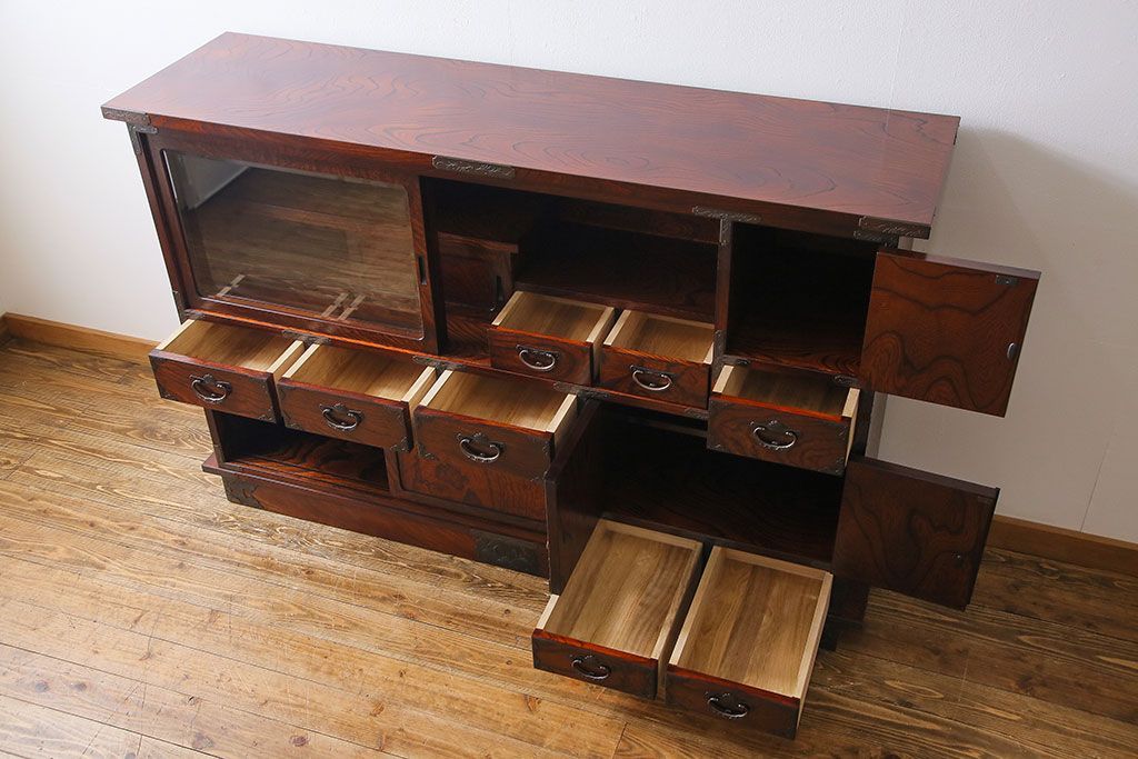 中古　岩谷堂箪笥　特注品!　手打ち金具　繊細な意匠が目を引くサイドボード(収納棚、飾り棚)