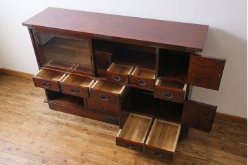 中古　岩谷堂箪笥　特注品!　手打ち金具　繊細な意匠が目を引くサイドボード(収納棚、飾り棚)
