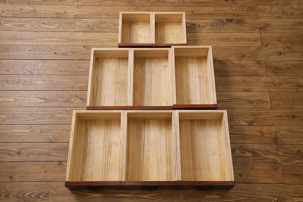 中古　岩谷堂箪笥　特注品!　手打ち金具　繊細な意匠が目を引くサイドボード(収納棚、飾り棚)