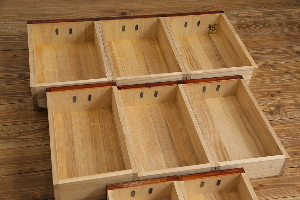 中古　岩谷堂箪笥　特注品!　手打ち金具　繊細な意匠が目を引くサイドボード(収納棚、飾り棚)