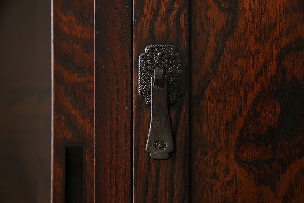 中古　岩谷堂箪笥　特注品!　手打ち金具　繊細な意匠が目を引くサイドボード(収納棚、飾り棚)