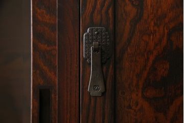 中古　岩谷堂箪笥　特注品!　手打ち金具　繊細な意匠が目を引くサイドボード(収納棚、飾り棚)