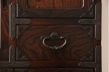 中古　岩谷堂箪笥　特注品!　手打ち金具　繊細な意匠が目を引くサイドボード(収納棚、飾り棚)