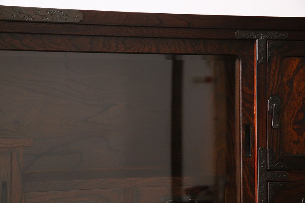 中古　岩谷堂箪笥　特注品!　手打ち金具　繊細な意匠が目を引くサイドボード(収納棚、飾り棚)