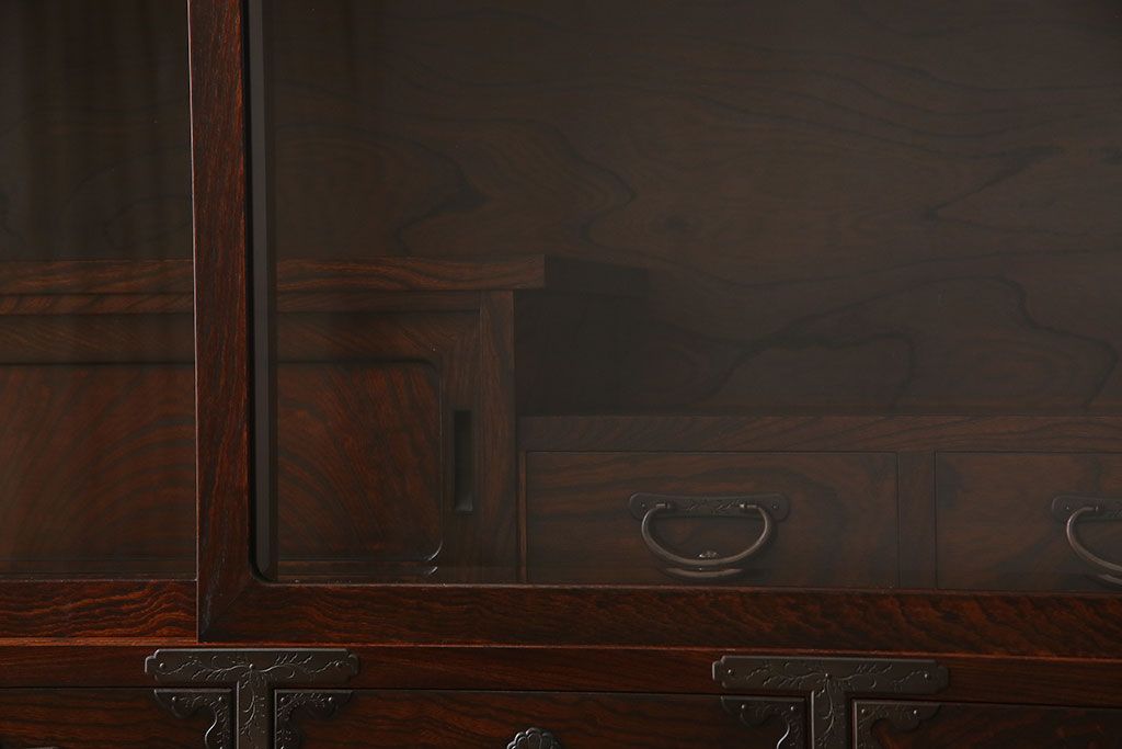 中古　岩谷堂箪笥　特注品!　手打ち金具　繊細な意匠が目を引くサイドボード(収納棚、飾り棚)