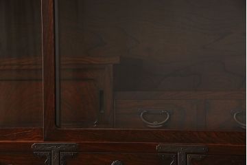 中古　岩谷堂箪笥　特注品!　手打ち金具　繊細な意匠が目を引くサイドボード(収納棚、飾り棚)