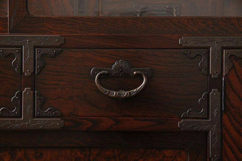 中古　岩谷堂箪笥　特注品!　手打ち金具　繊細な意匠が目を引くサイドボード(収納棚、飾り棚)
