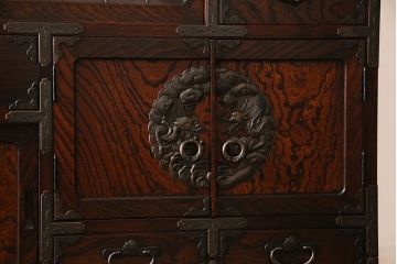 中古　岩谷堂箪笥　特注品!　手打ち金具　繊細な意匠が目を引くサイドボード(収納棚、飾り棚)