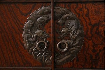 中古　岩谷堂箪笥　特注品!　手打ち金具　繊細な意匠が目を引くサイドボード(収納棚、飾り棚)