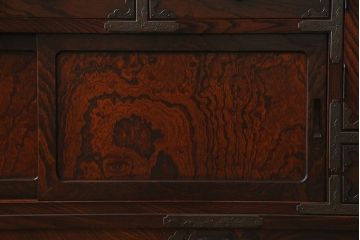中古　岩谷堂箪笥　特注品!　手打ち金具　繊細な意匠が目を引くサイドボード(収納棚、飾り棚)