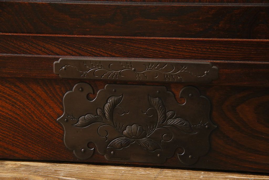 中古　岩谷堂箪笥　特注品!　手打ち金具　繊細な意匠が目を引くサイドボード(収納棚、飾り棚)