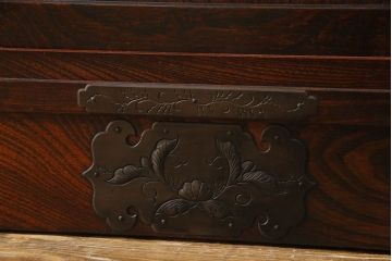中古　岩谷堂箪笥　特注品!　手打ち金具　繊細な意匠が目を引くサイドボード(収納棚、飾り棚)