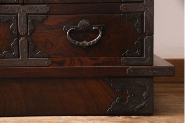 中古　岩谷堂箪笥　特注品!　手打ち金具　繊細な意匠が目を引くサイドボード(収納棚、飾り棚)