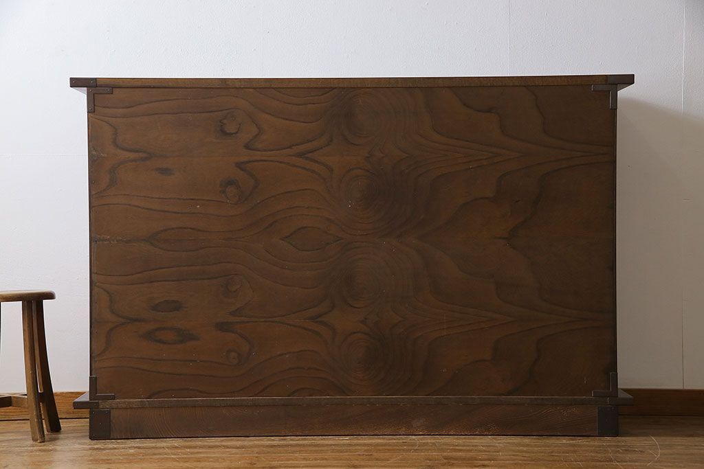 中古　岩谷堂箪笥　特注品!　手打ち金具　繊細な意匠が目を引くサイドボード(収納棚、飾り棚)