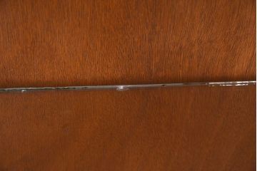 アンティーク家具　イギリスアンティーク　オーク材　植物モチーフの意匠が魅力のショーケース(ガラスケース、キャビネット)