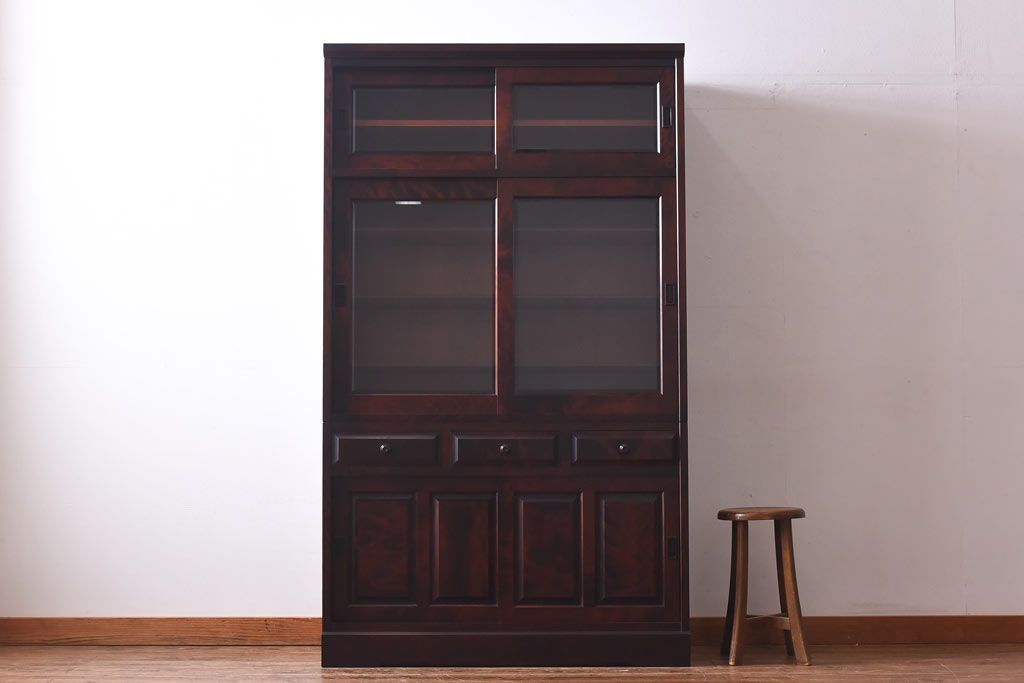 中古　北海道民芸家具　和洋どちらの空間にも馴染むシックなカップボード(食器棚、収納棚)(定価約35万円)