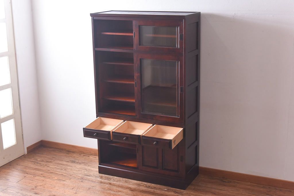 中古　北海道民芸家具　和洋どちらの空間にも馴染むシックなカップボード(食器棚、収納棚)(定価約35万円)